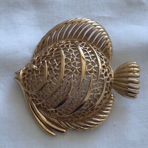 Vintage Monet - Gold Fish brooch/pin